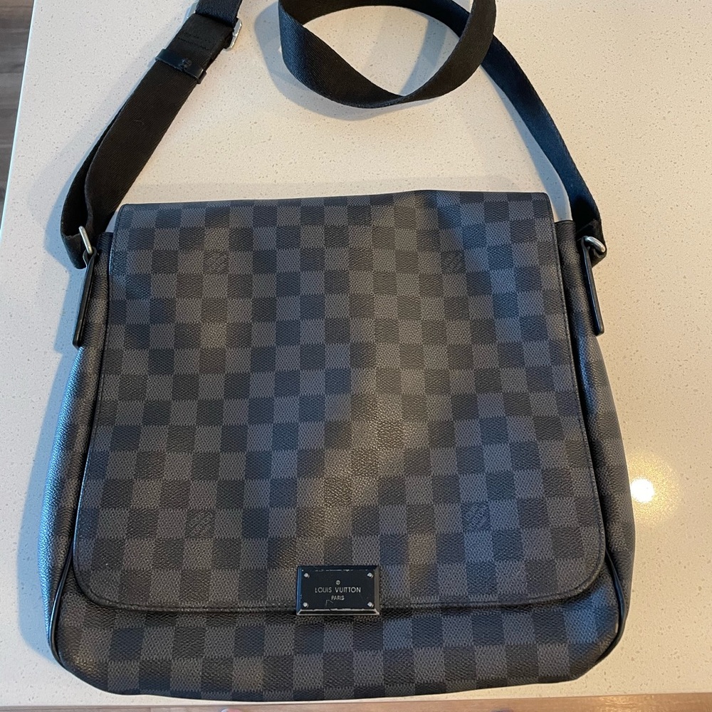 Louis Vuitton
Thomas Crossbody Bag - Damier Graphite